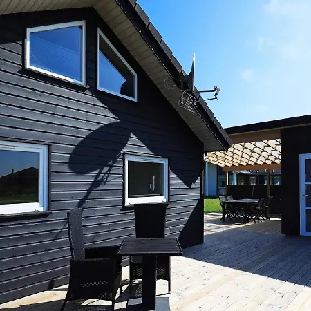 Three-bedroom Holiday In 36 *