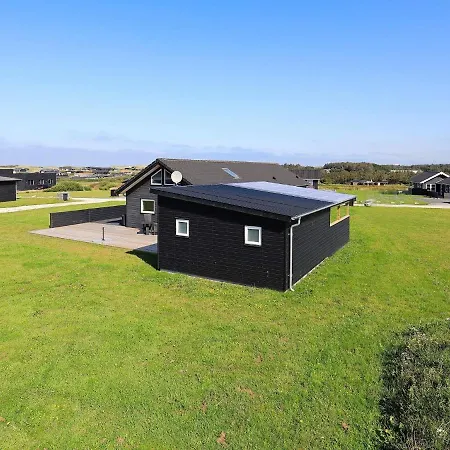 Three-bedroom Holiday In 36 *