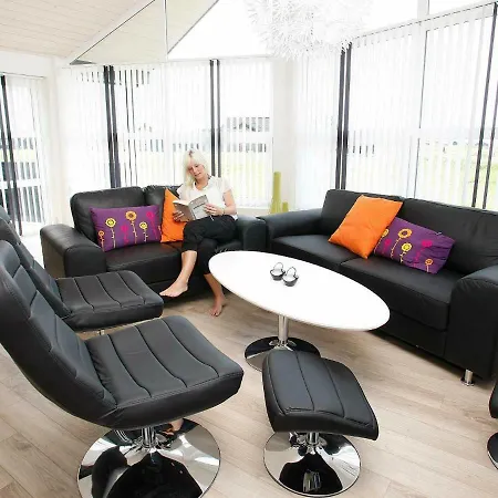 Three-bedroom Holiday In 36